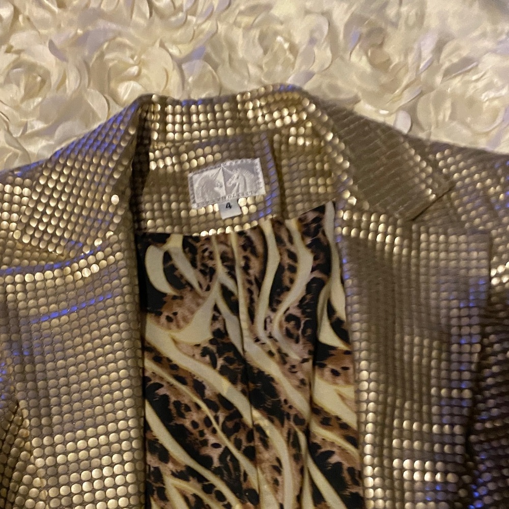 Alberto Makali Gold Blazer & Skirt - Picture 7 of 9